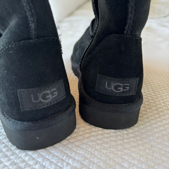 UGG Classic Short Boots black size 7 NWOT - Picture 5 of 5